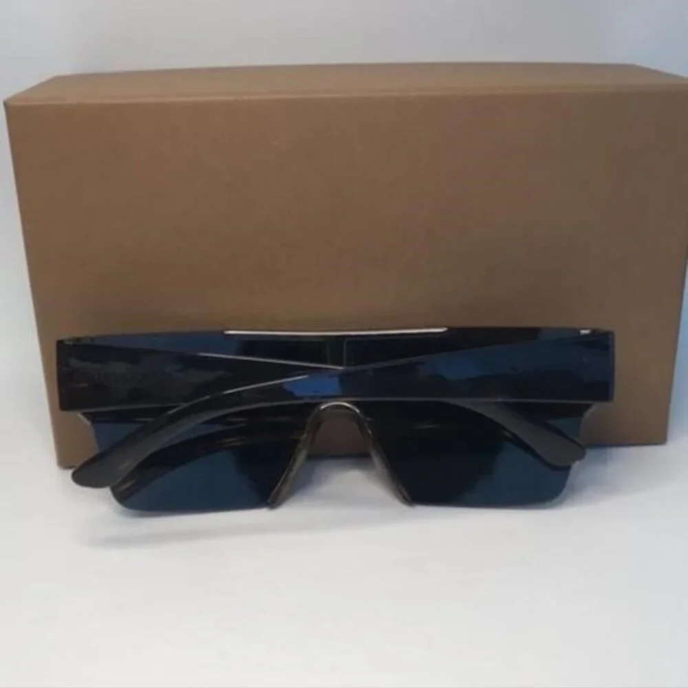 💯- Authentic New BurberryBE4291 - 300287 Oversize Sunglasses - Picture 11 of 12